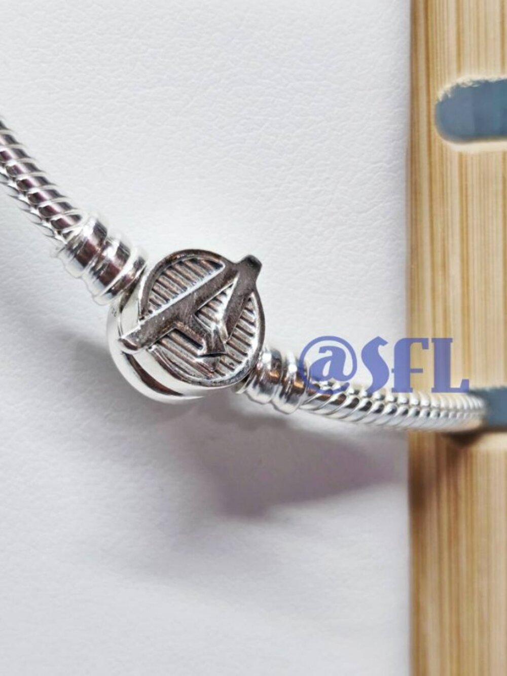 Authentic Pandora Moments Marvel The Avengers Logo Clasp Snake Chain Bracelet 18